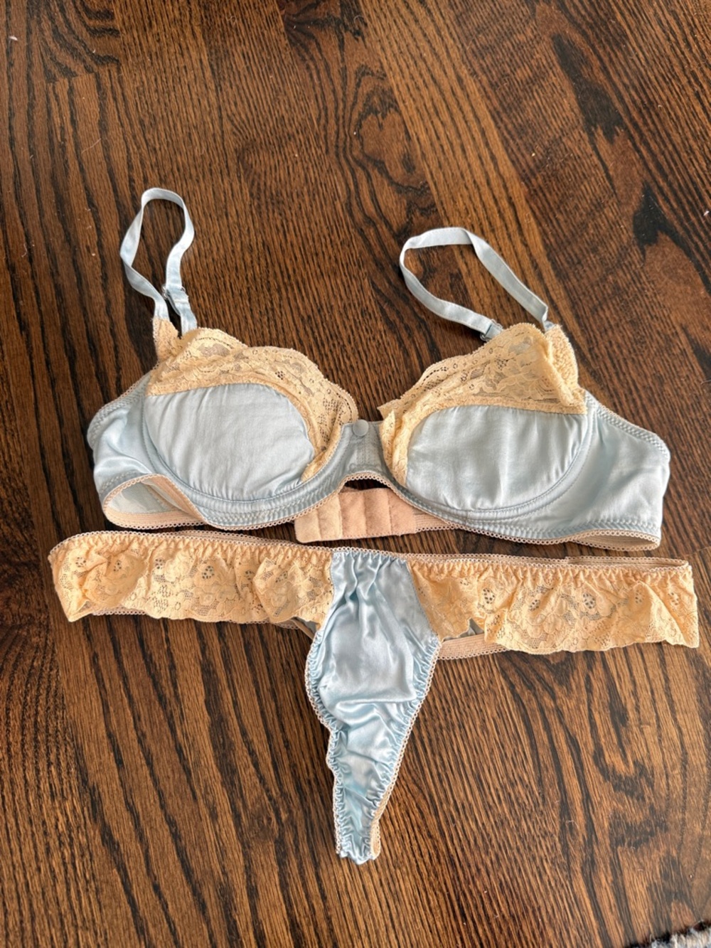 Sabbia Rosa bra and panty set sz 85